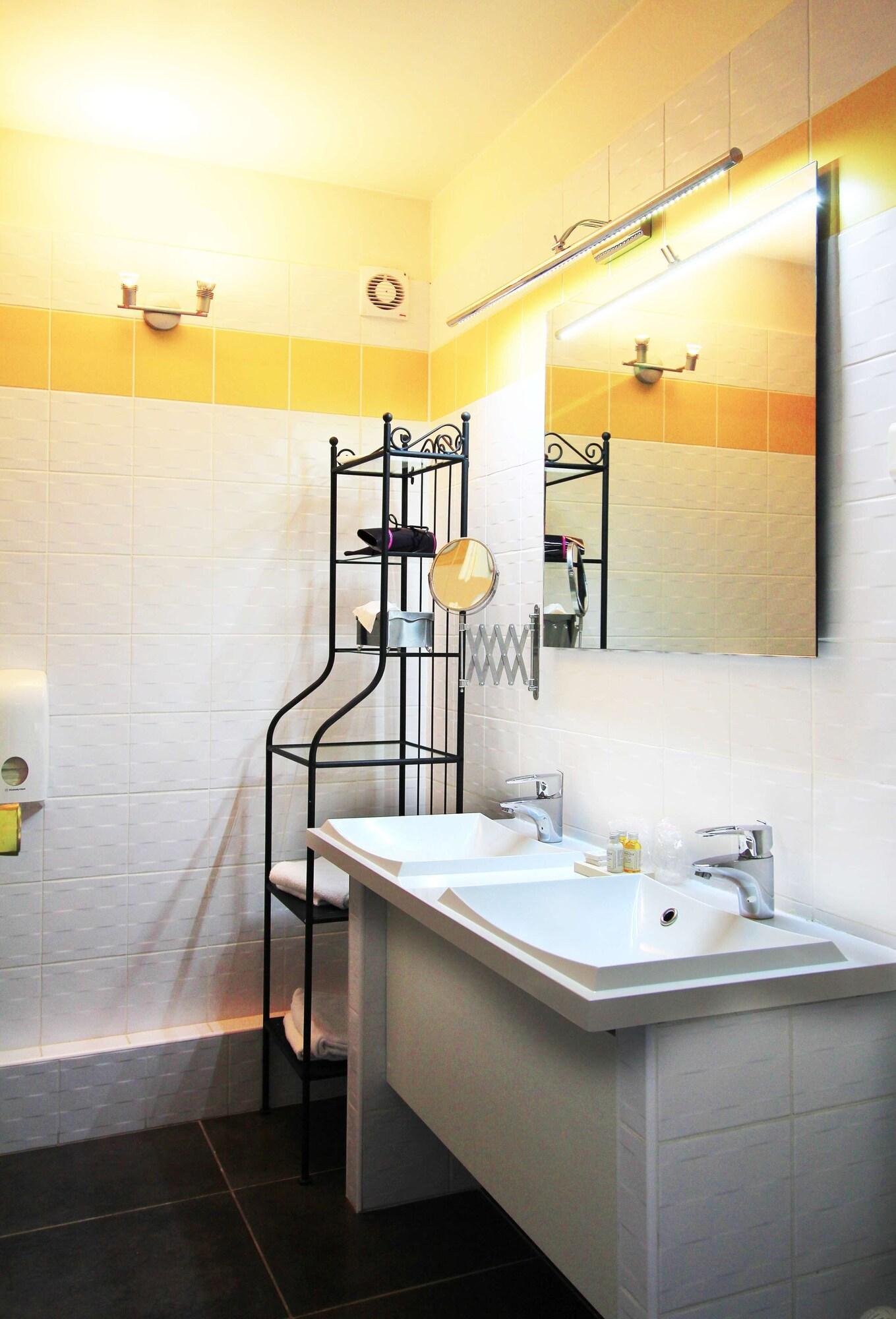 Western Blanche De Castille Hotel
